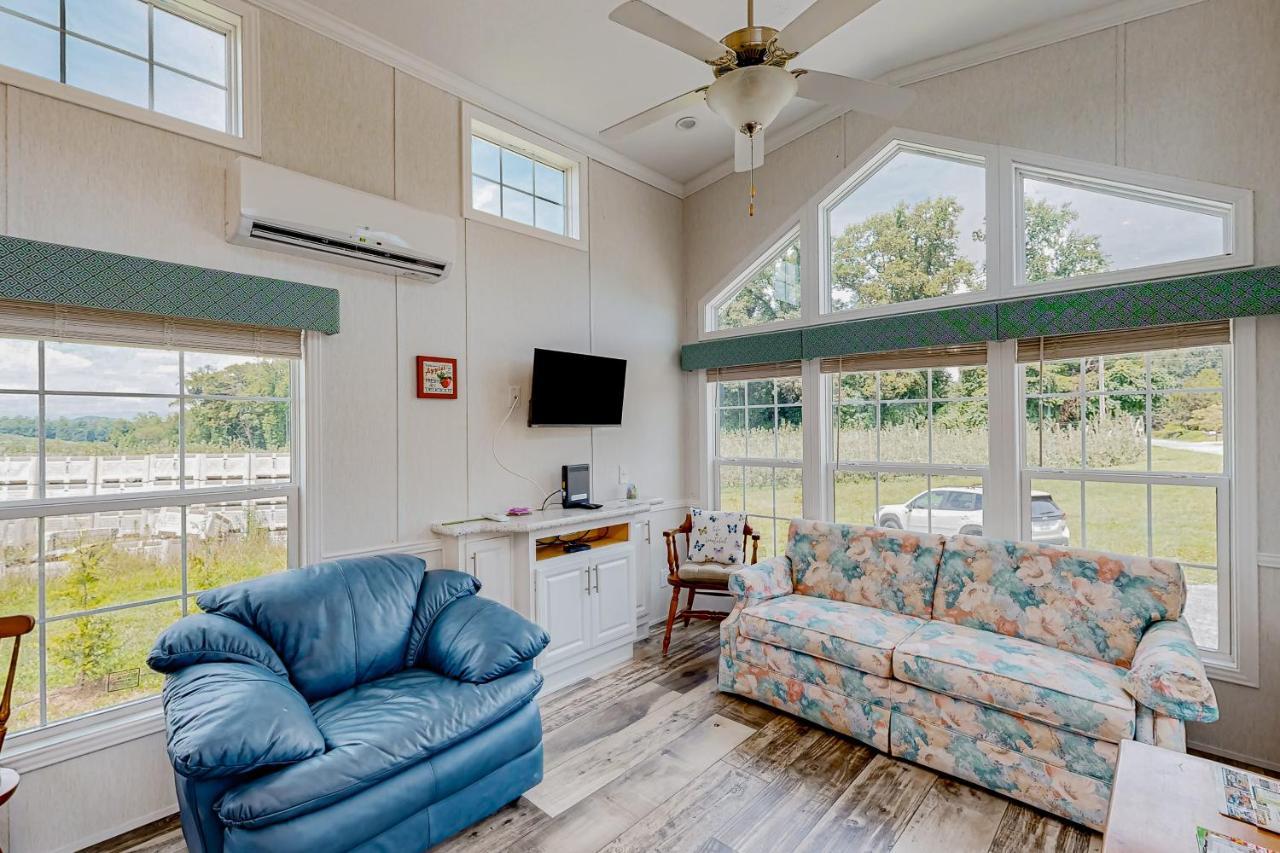 Tiny Charmer Hendersonville Bagian luar foto